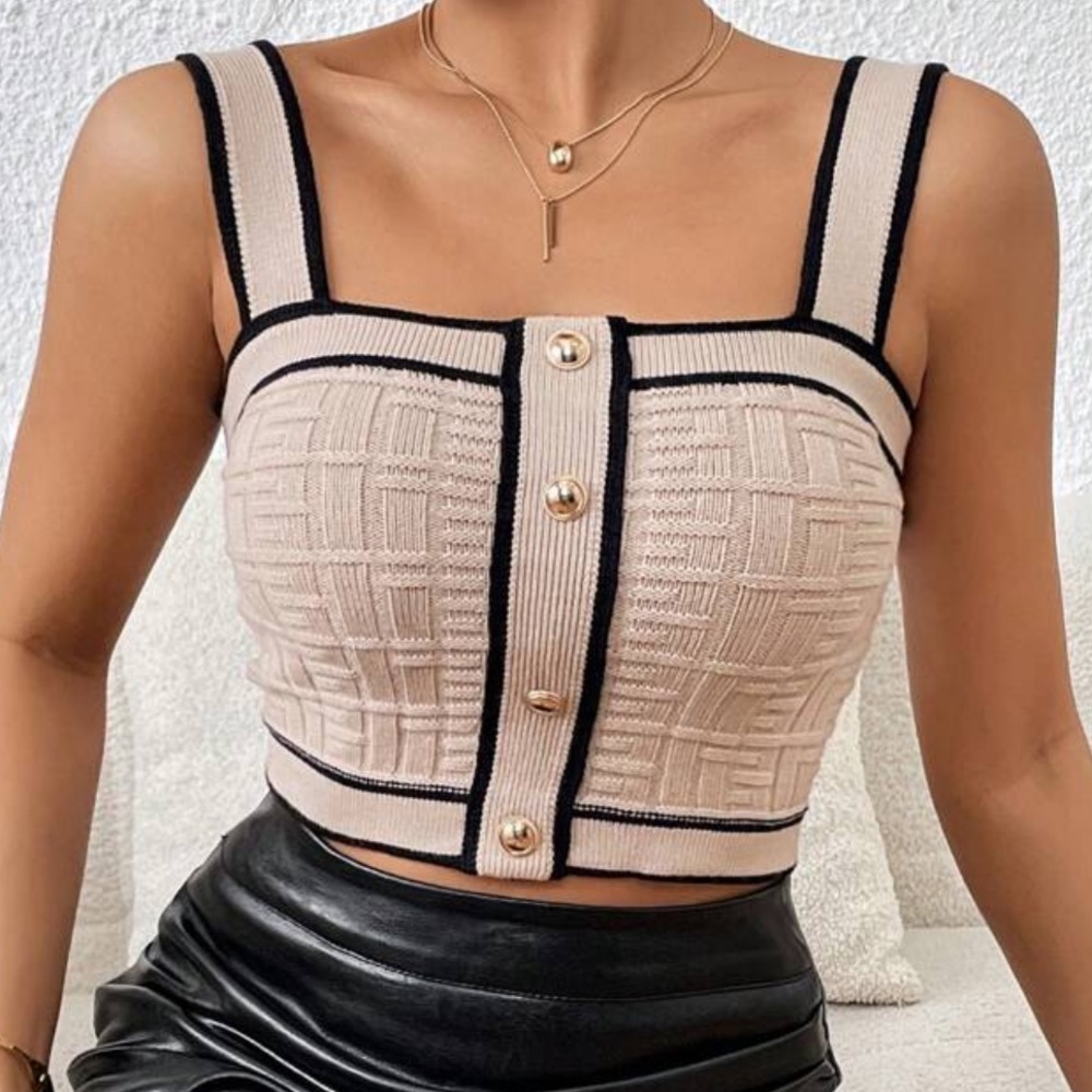 **NWOT SIZE L** Contrast Trim Button Detail Crop Knit Top (Chanel lookalike)